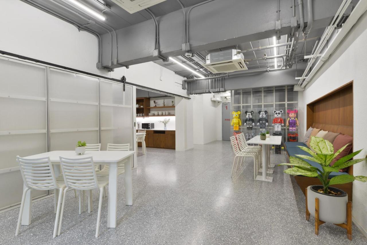 Tiang Capsule Hostel Банкок Екстериор снимка