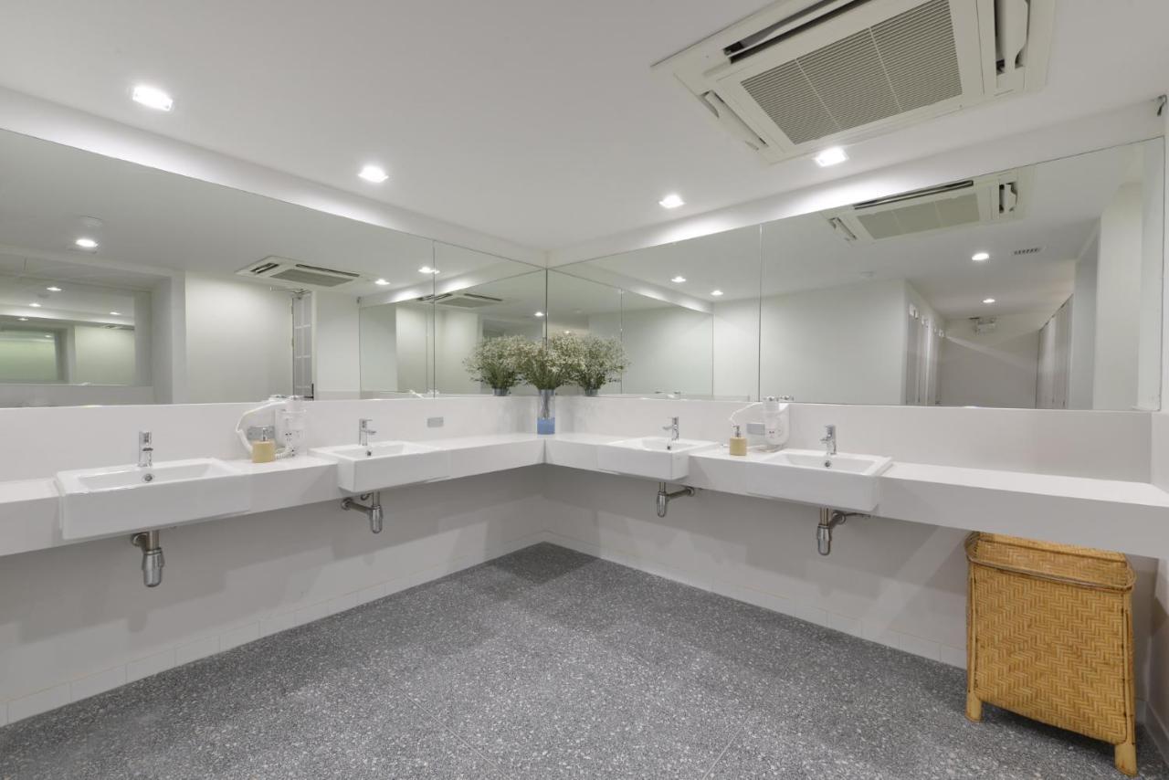 Tiang Capsule Hostel Банкок Екстериор снимка