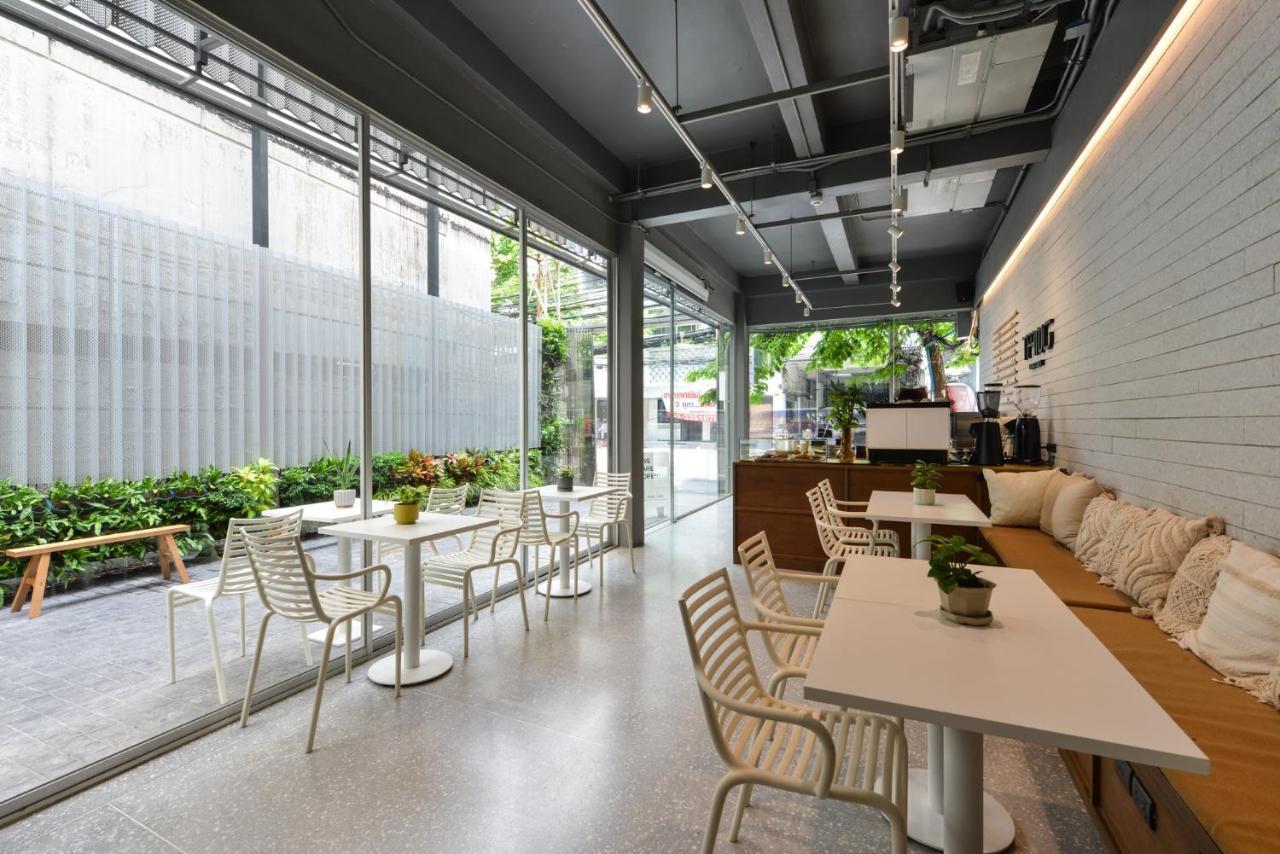 Tiang Capsule Hostel Банкок Екстериор снимка