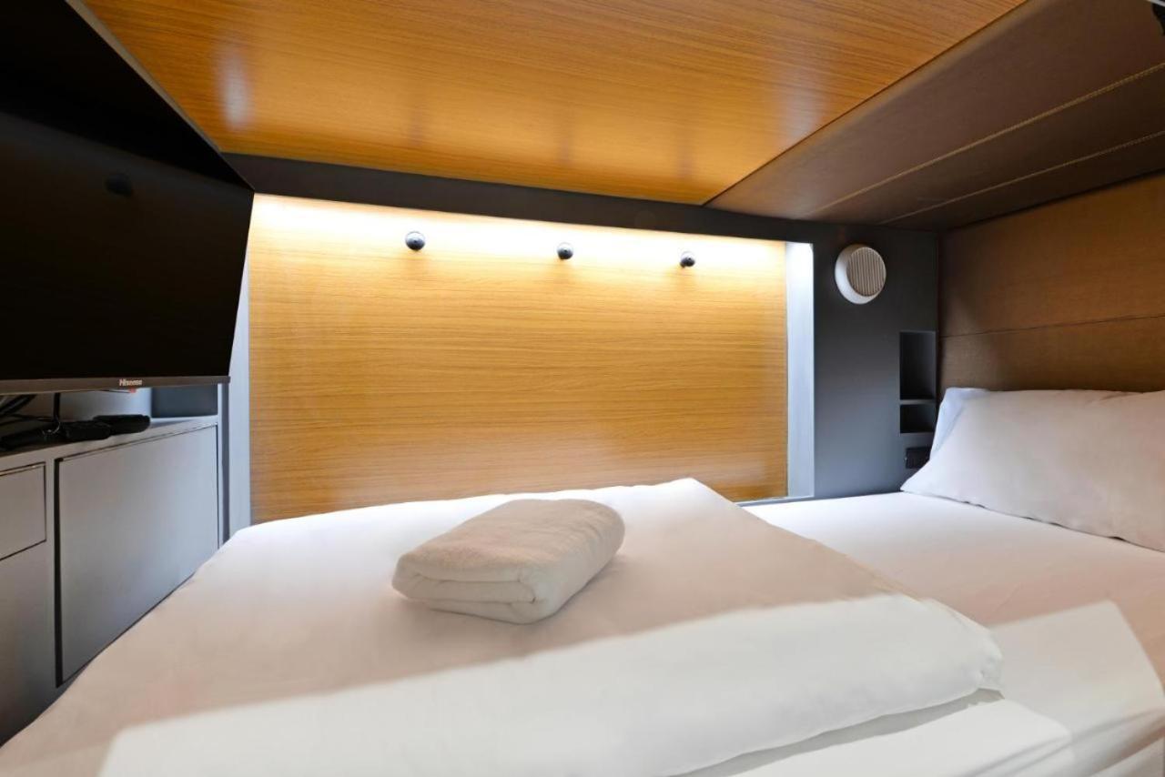 Tiang Capsule Hostel Банкок Екстериор снимка